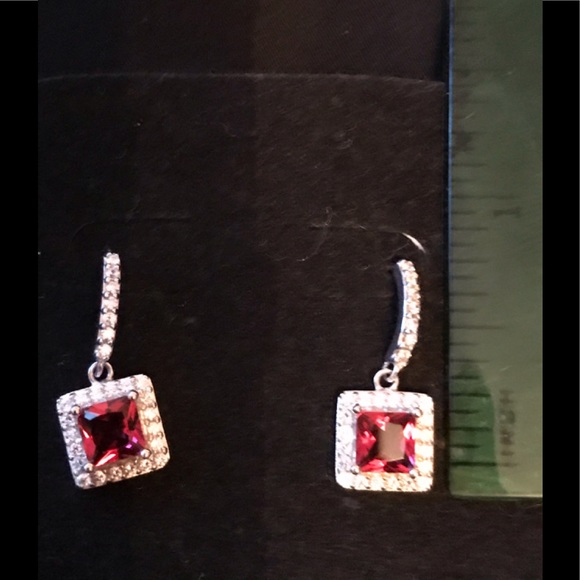 Ruby red earring set - Picture 4 of 4